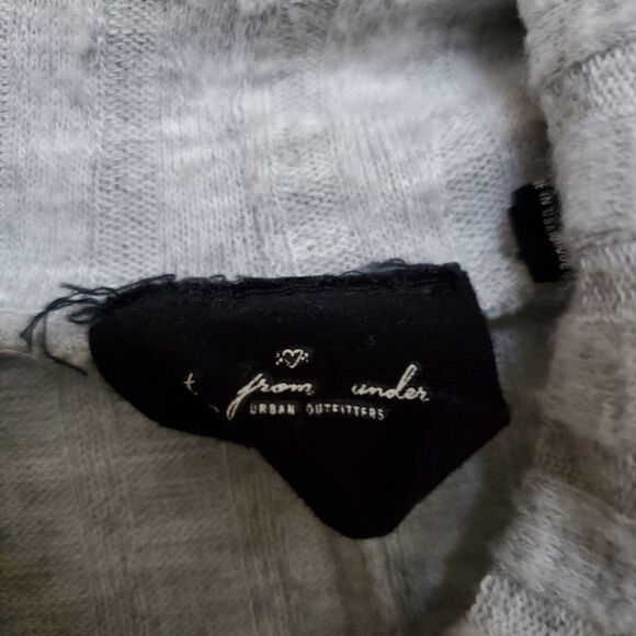 Urban outfitters out from under turtleneck - Picture 7 of 11